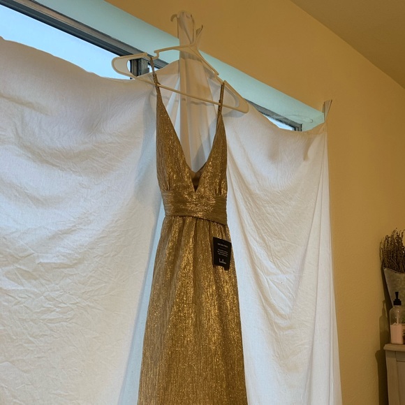 Gorgeous gold formal dress NWT - Picture 6 of 8